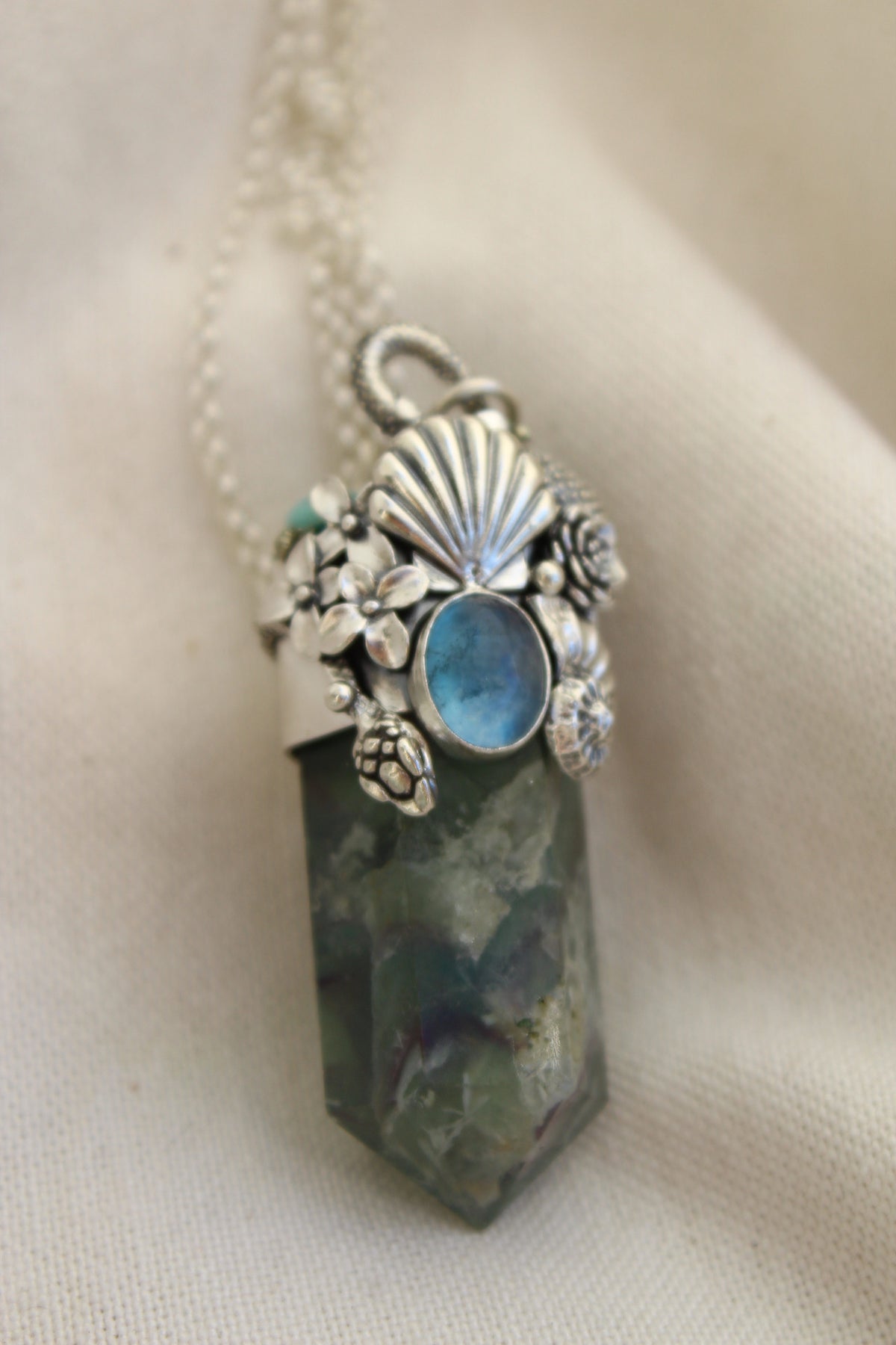 Amuleto Kundalini Las flores entre conchas