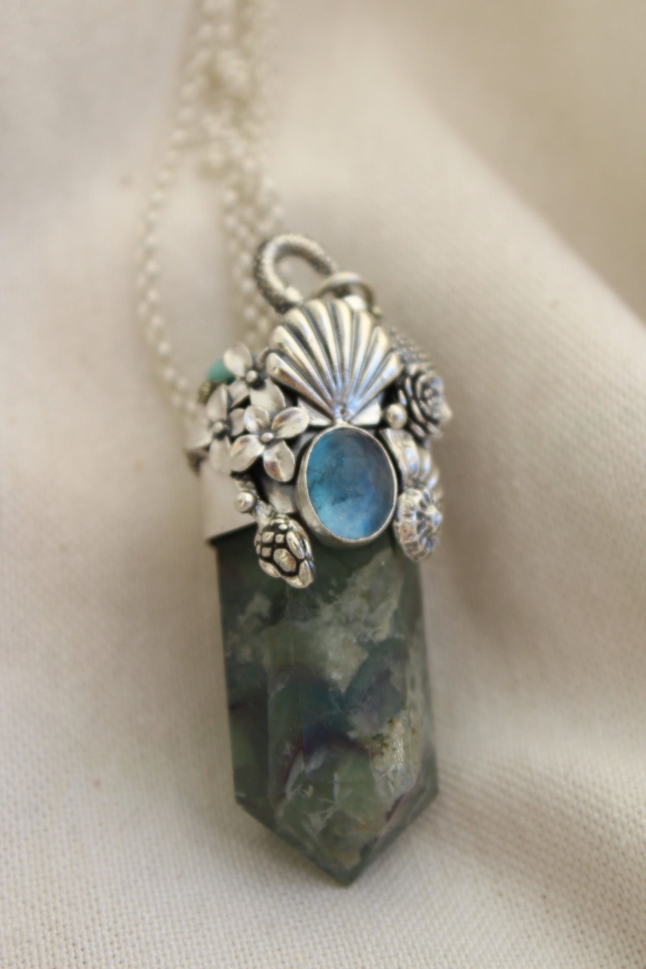 Amuleto Kundalini Las flores entre conchas