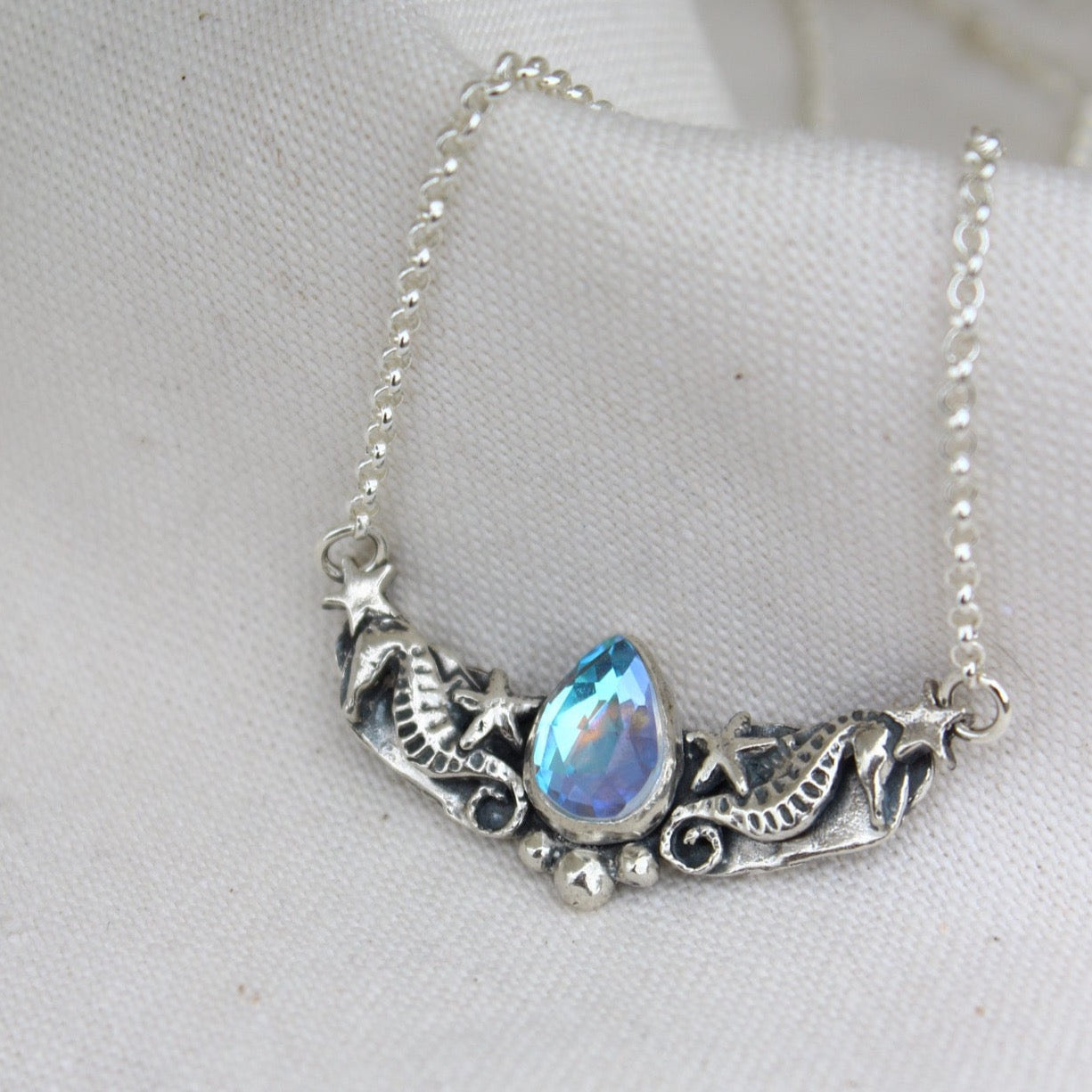 Collar Carruaje Gota Mística