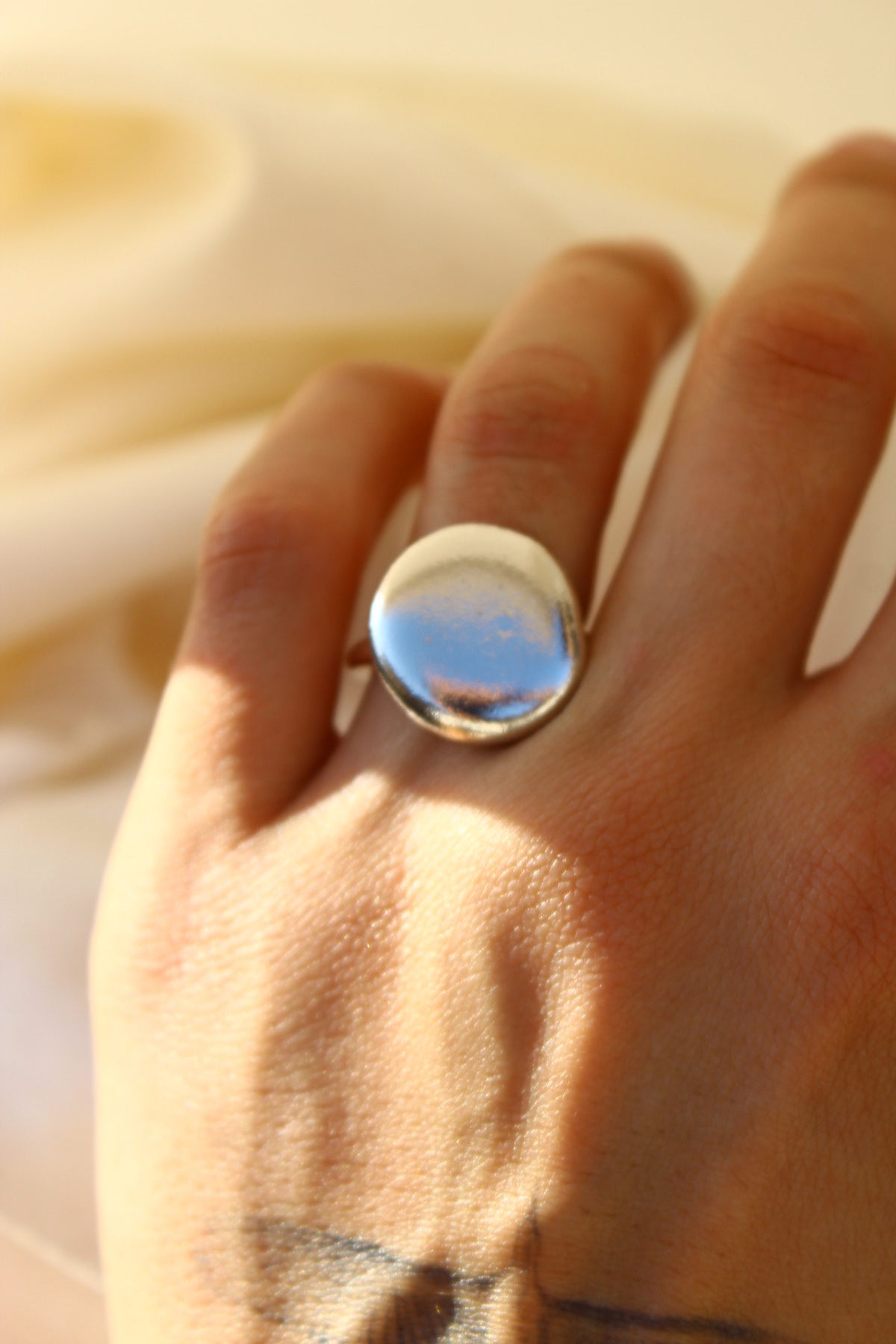 Anillo sello gaudi delgado