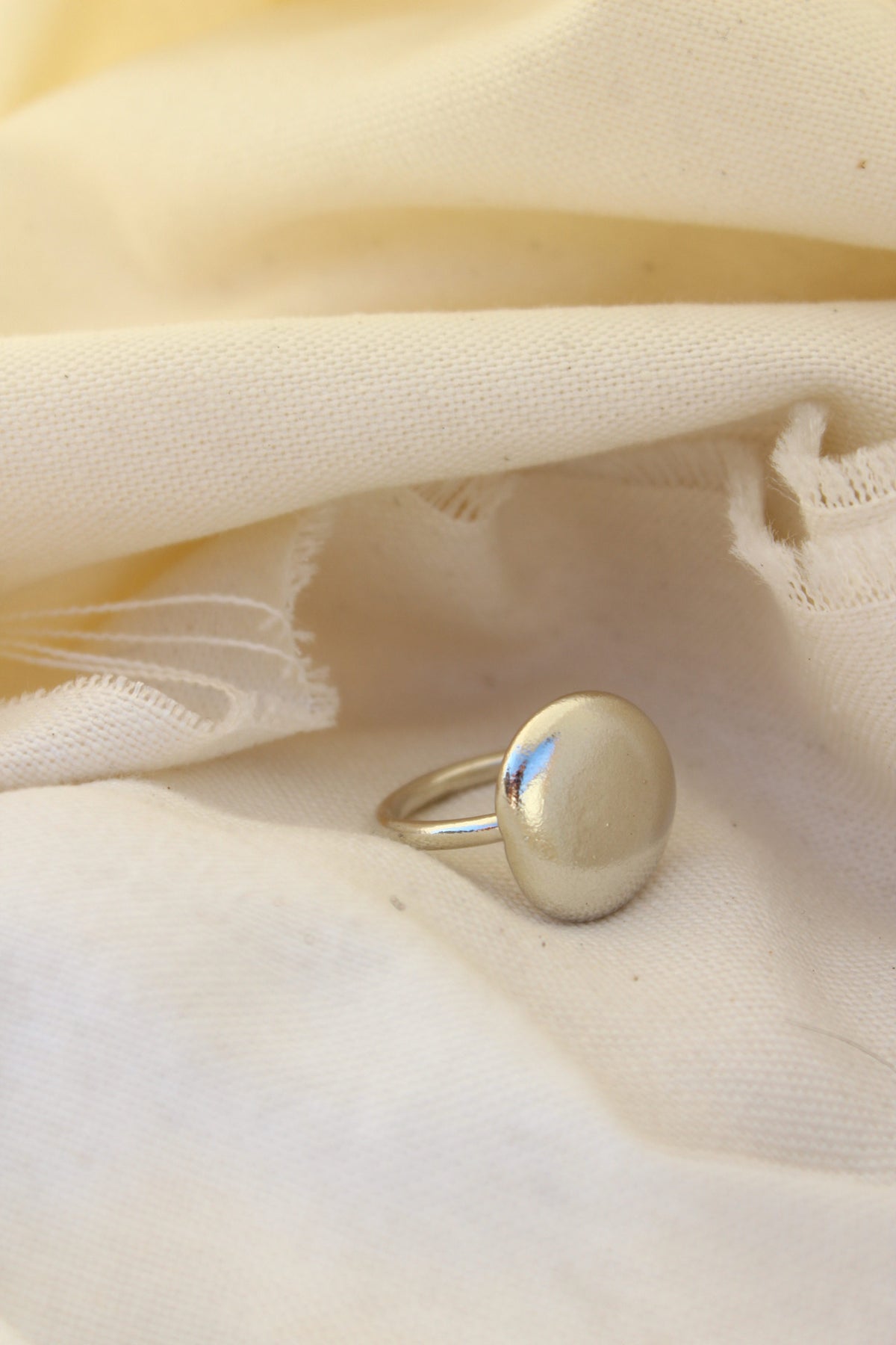 Anillo sello gaudi delgado