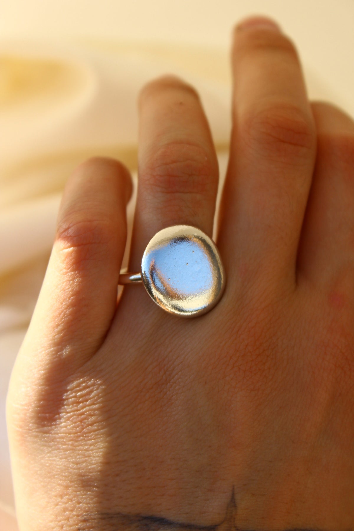 Anillo sello gaudi delgado